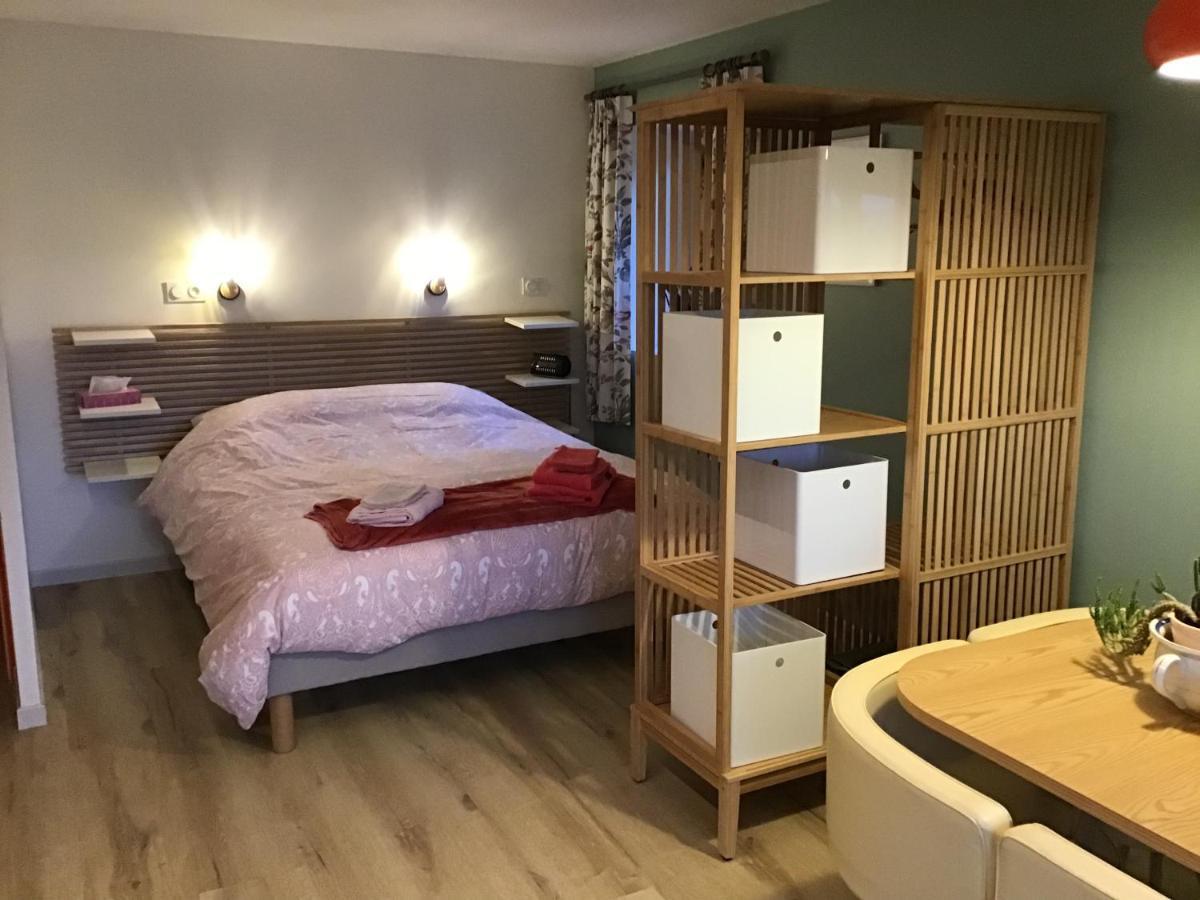 Apartment La Mazille , Cossy Vakantiestudio Met Zwembad In Zuid-bourgogne